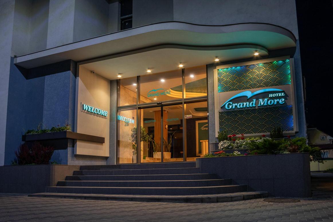 Hotel Grand More ซาโตกา ภายนอก รูปภาพ