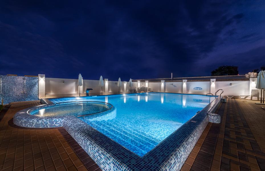 Hotel Grand More ซาโตกา ภายนอก รูปภาพ